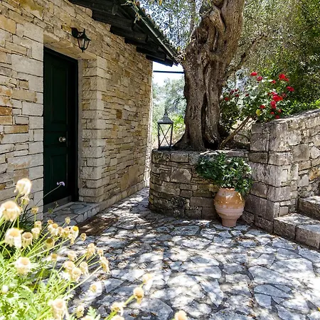 מלון Adamantia Traditional Village