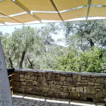 Adamantia Traditional Village מלון