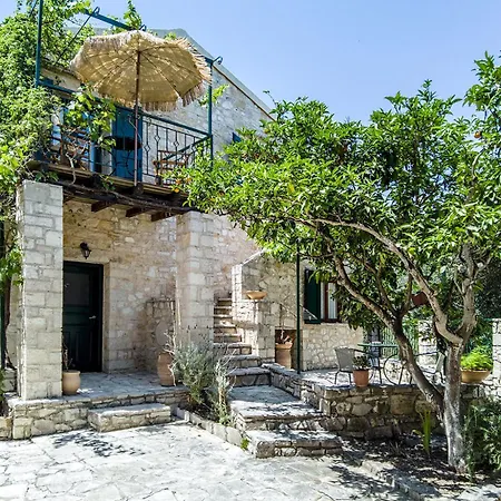 Adamantia Traditional Village Hotel
