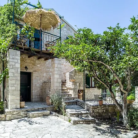 Hotel Adamantia Traditional Village *